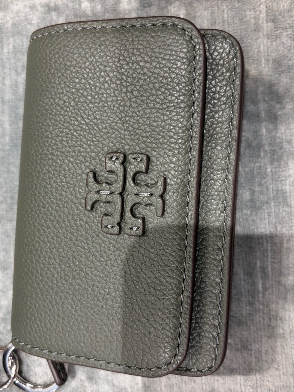 Tory Burch dust green Pebbled Leather Thea flip card chain Case -ID holder new - Picture 5 of 5
